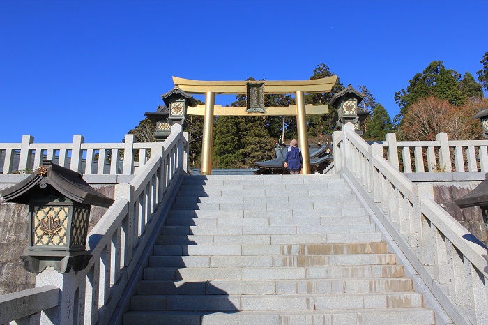 秋葉神社（金色の鳥居）
