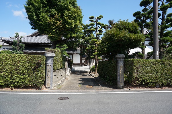 大円寺（西側の門）