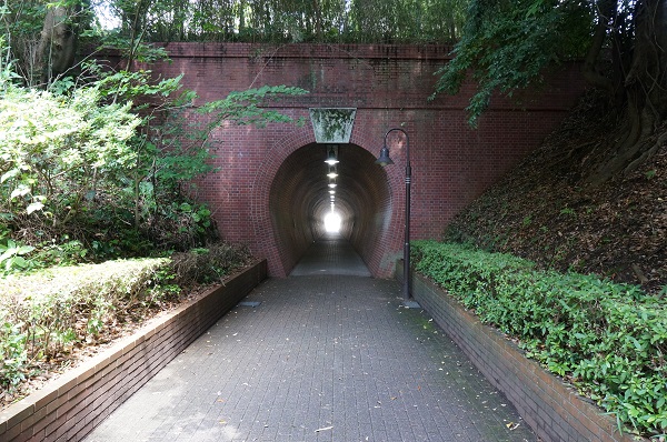 西側入口（遠州鉄道奥山線 亀山トンネル跡）