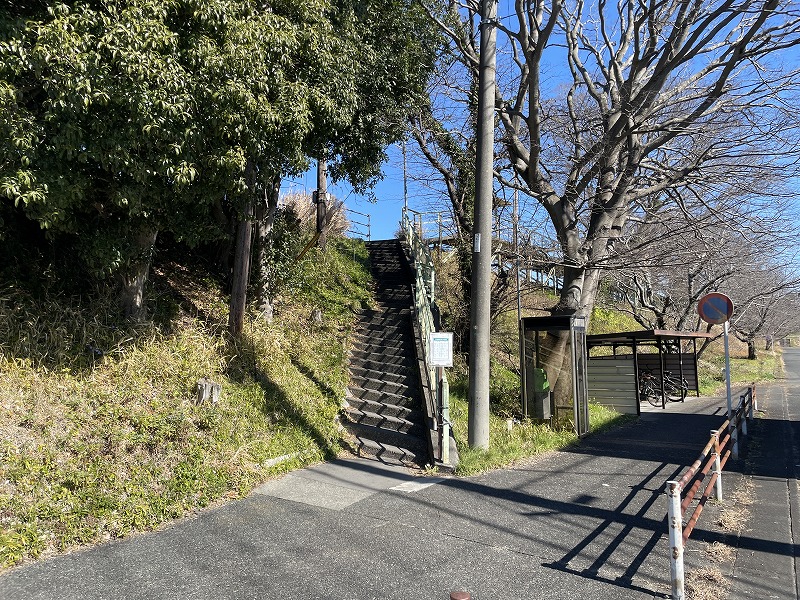 ホームへ向かう階段（天浜線 西掛川駅）