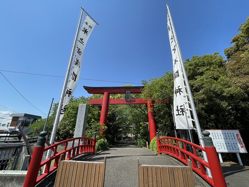 正面大鳥居（米之宮浅間神社）