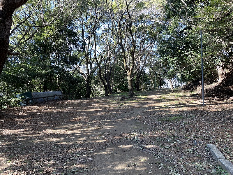 中腹の広場（清水山公園）