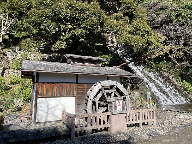 水車と滝（清水山公園）