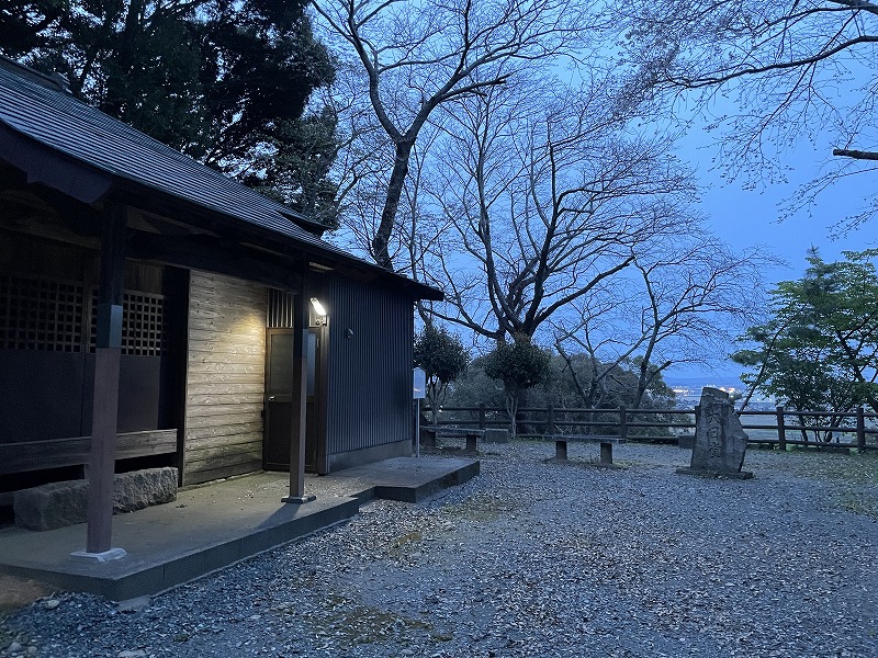 大日堂の広場