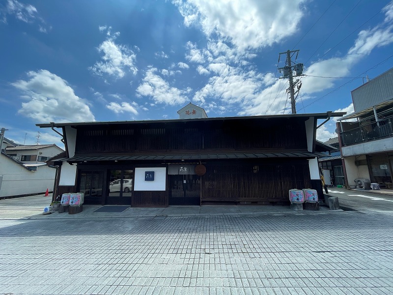 建屋正面（花の舞酒造）