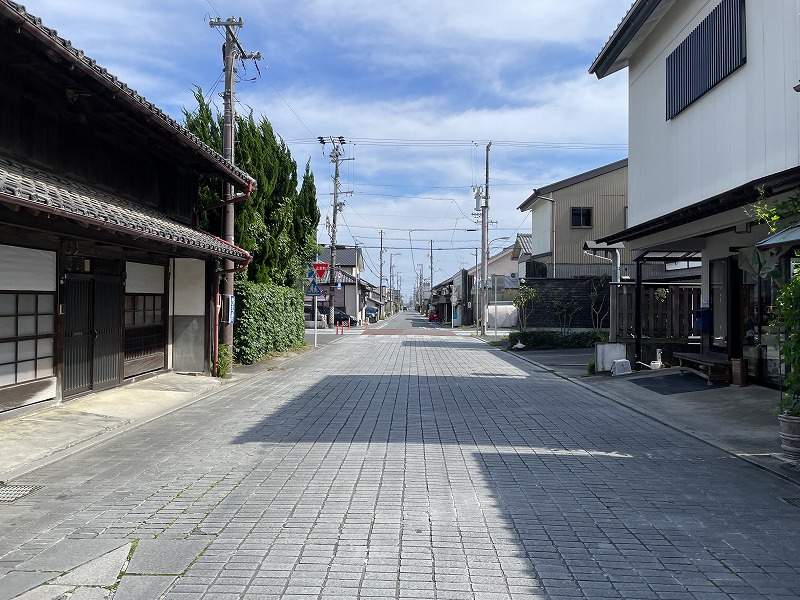 建屋前の道路（花の舞酒造）