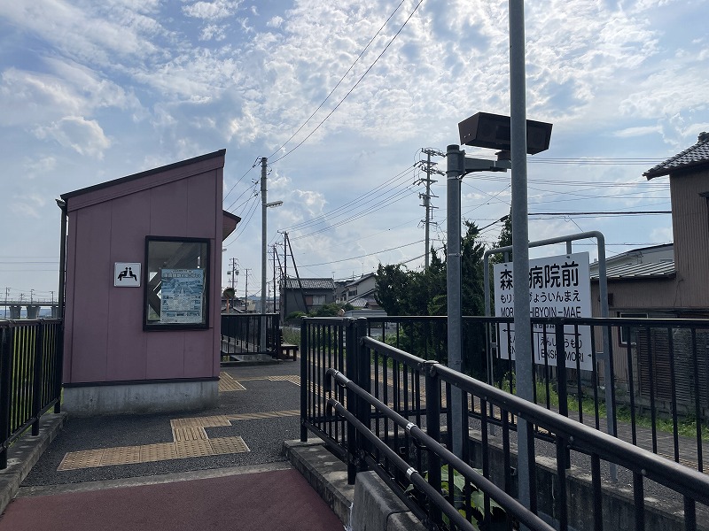 駅舎とホーム（天浜線 森町病院前駅）