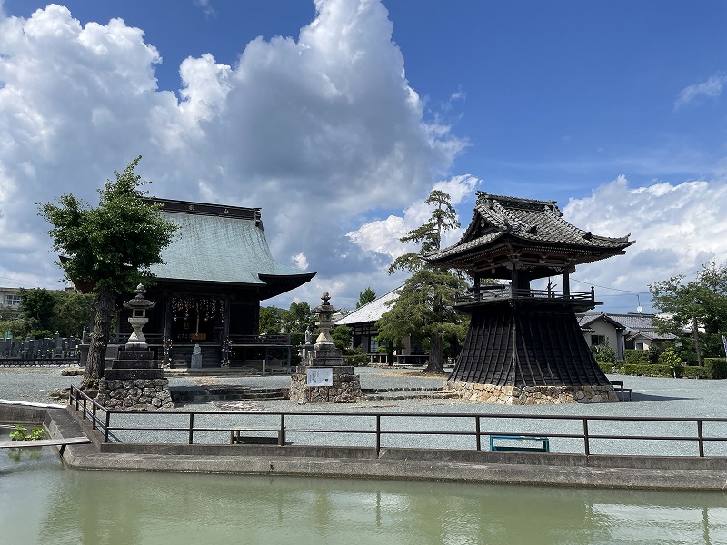 庚申堂と鐘楼（金剛山 庚申寺）