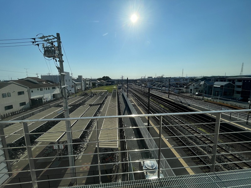 湖西方面の線路（JR高塚駅）