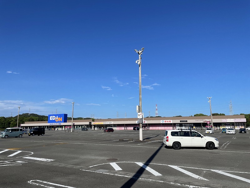 駐車場とEDION、西松屋など（イオンタウン浜岡）