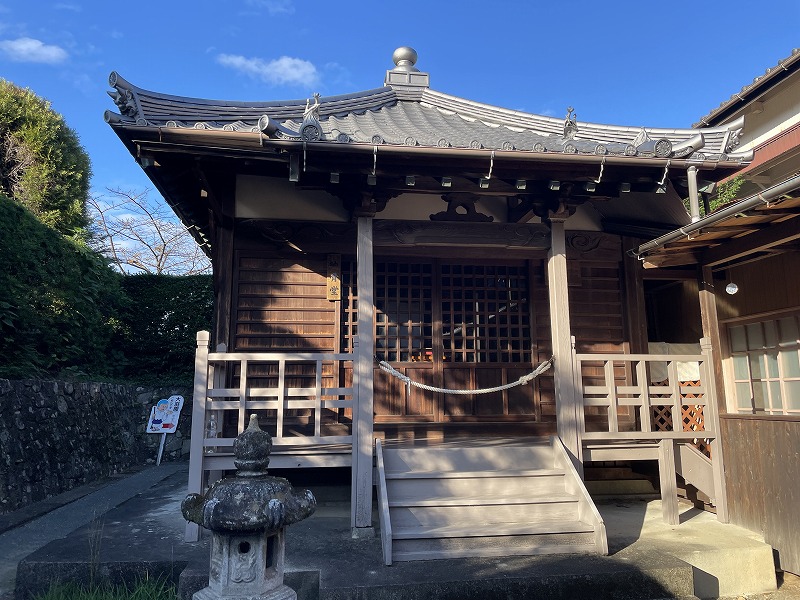 大庭園に行く途中にある堂（福王寺）