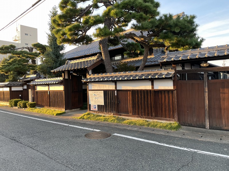 建屋斜めから（金原明善翁生家・記念館）