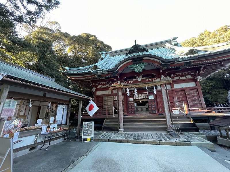 拝殿と社務所（大頭龍神社）