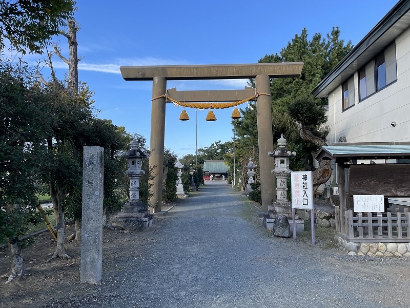 鳥居（若宮八幡宮）