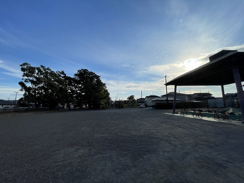 拝殿前の広場（若宮八幡宮）
