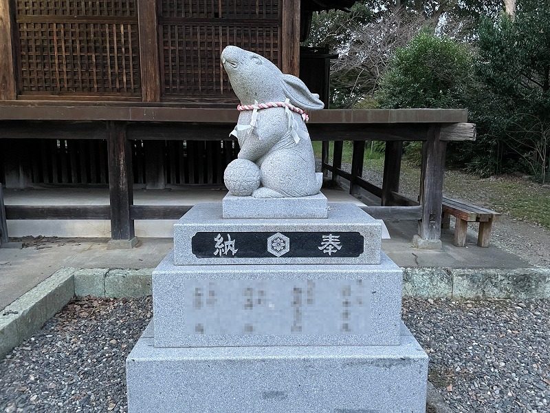 狛うさぎ（右）（遠江國総社 淡海國玉神社）