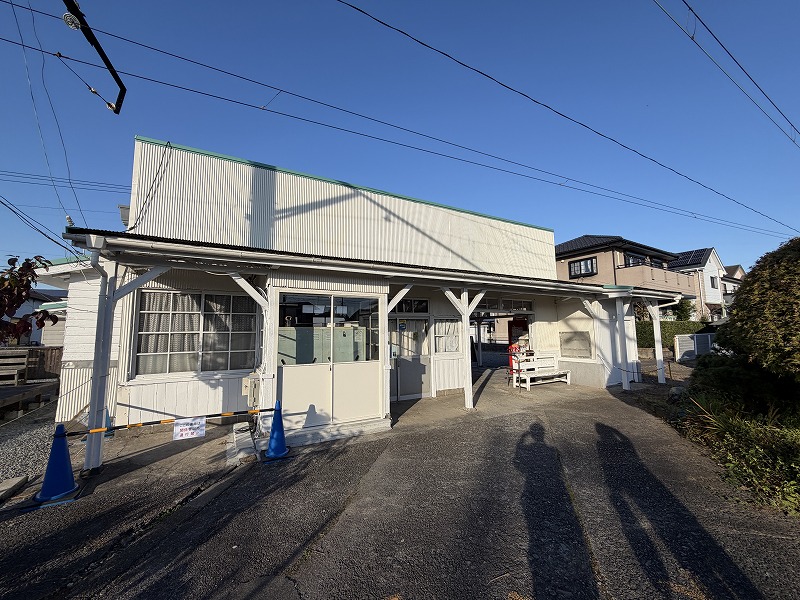 駅舎のホーム側(岳南電車 岳南富士岡駅)