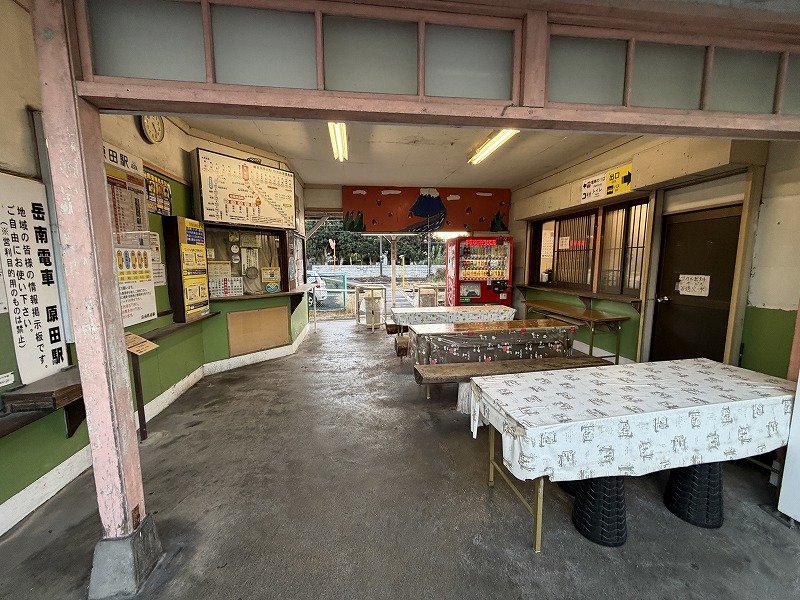 駅舎内部（岳南電車 岳南原田駅）