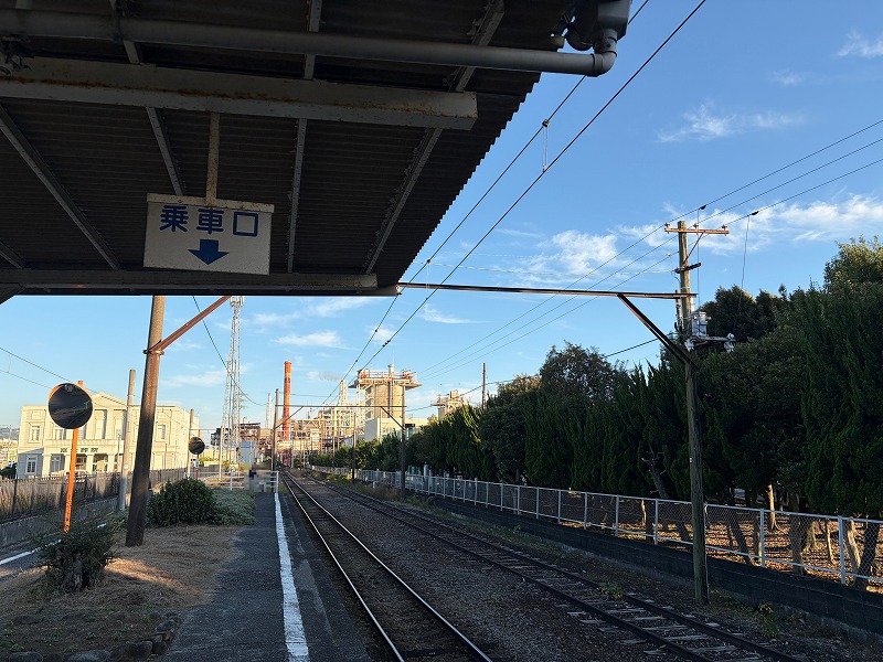 ホームから岳南江尾方面を望む（岳南電車 岳南原田駅）