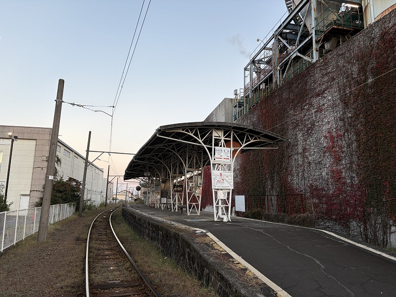 ホーム（岳南電車 本吉原駅）