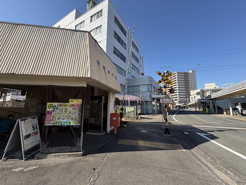駅舎から吉原商店街方面（岳南電車 吉原本町駅）