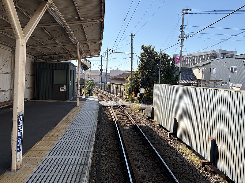 ホームから見る吉原方面（岳南電車 吉原本町駅）