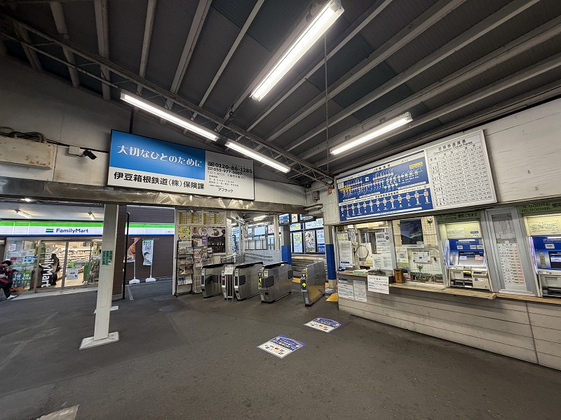 三島広小路駅　ファミリーマート