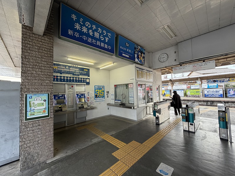 三島田町駅　改札と券売機