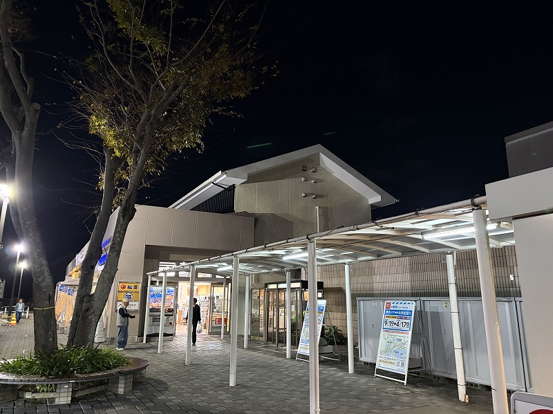 建屋右側の出入口（東名高速 日本平PA下り）