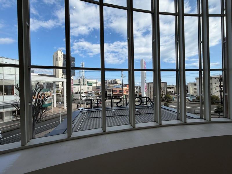 建屋２階から外を望む（イオンセントラルスクエア静岡）