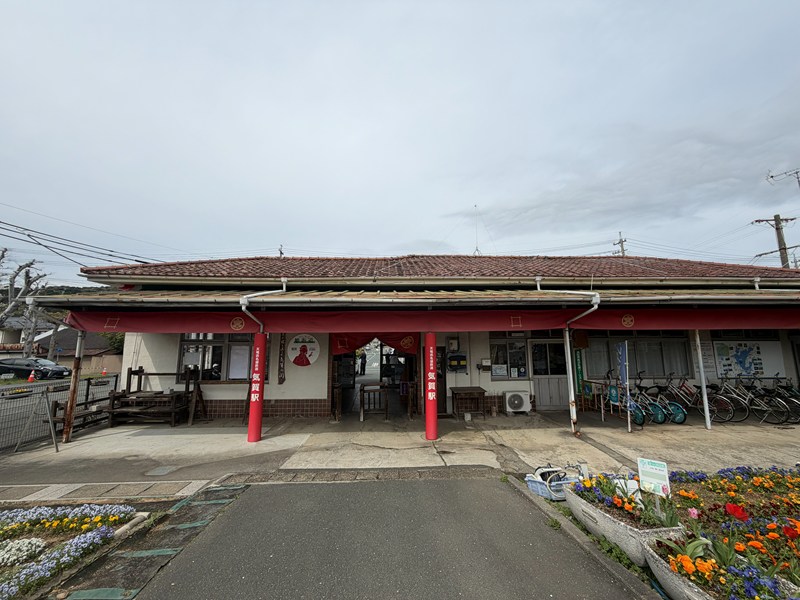 天浜線 気賀駅（ホーム側から見た駅舎（正面から））